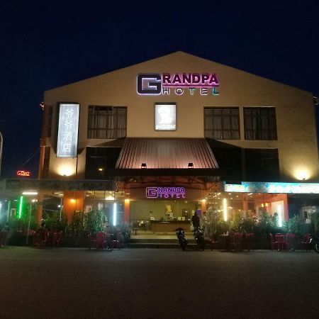 Grandpa Hotel Port Dickson Bagian luar foto