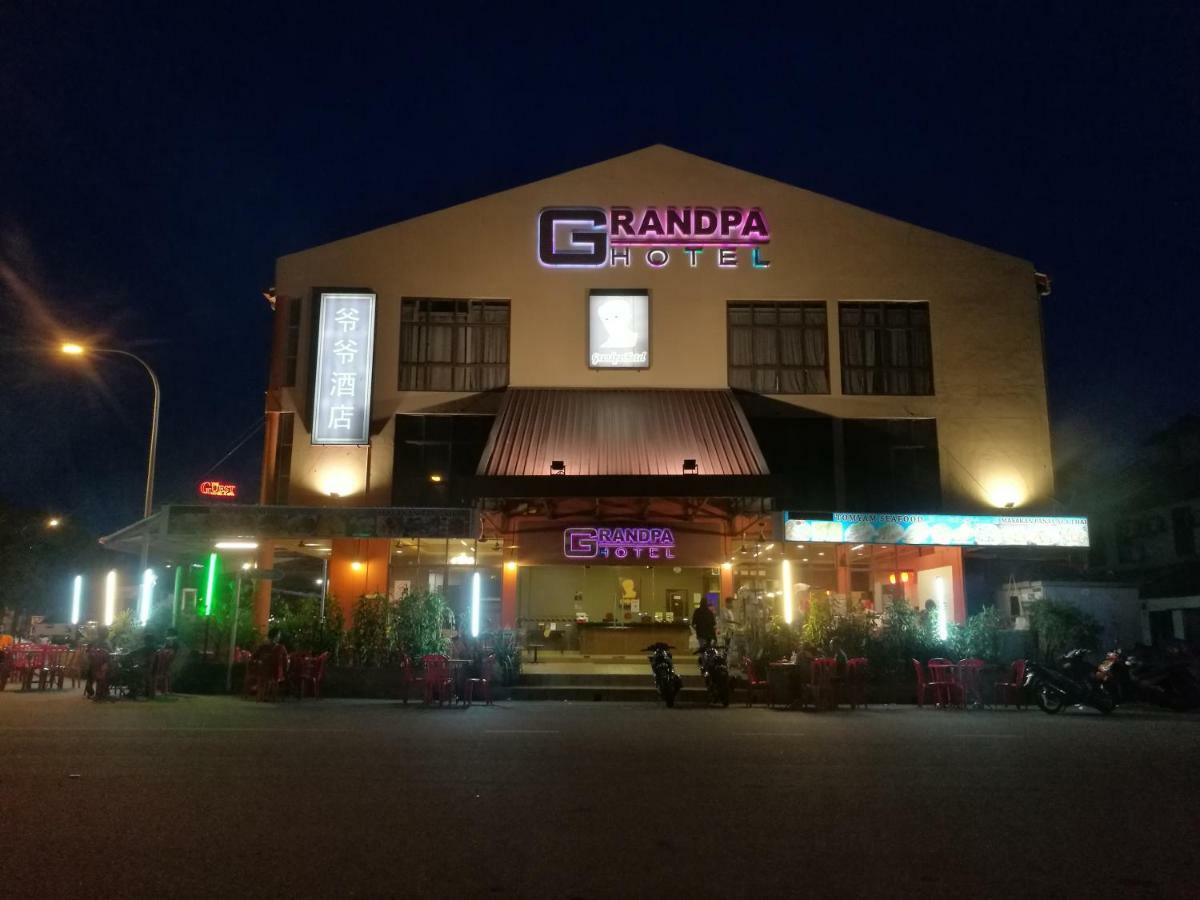 Grandpa Hotel Port Dickson Bagian luar foto